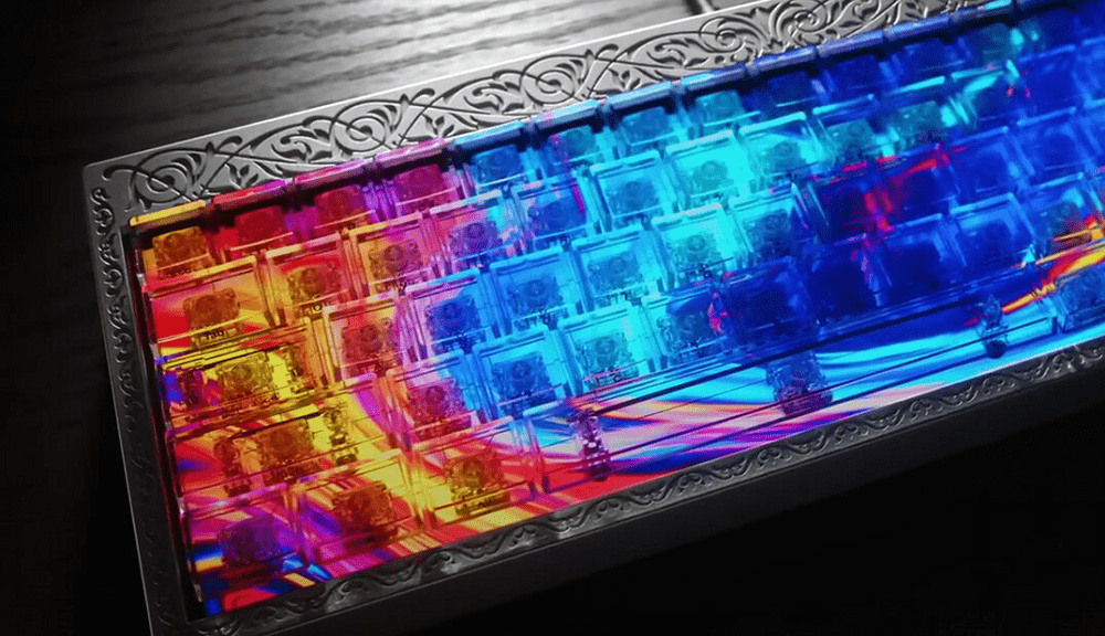 Finalmouse Centerpiece: Bàn phím cơ độc lạ, trang bị màn hình OLED, có cả CPU và GPU